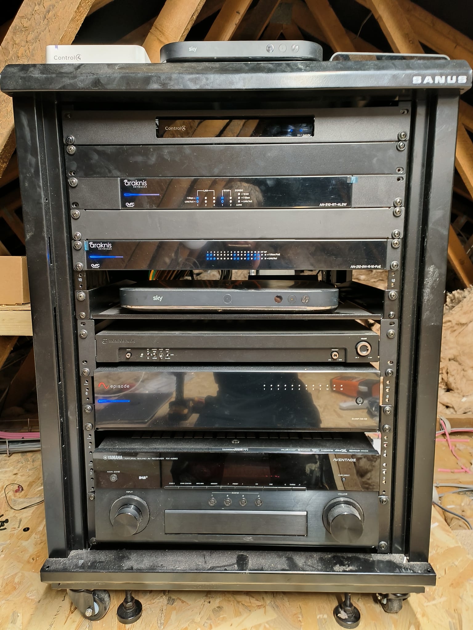 Uni-Lec Pro AV server rack